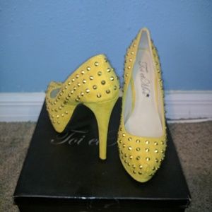Spiky mustard heels
